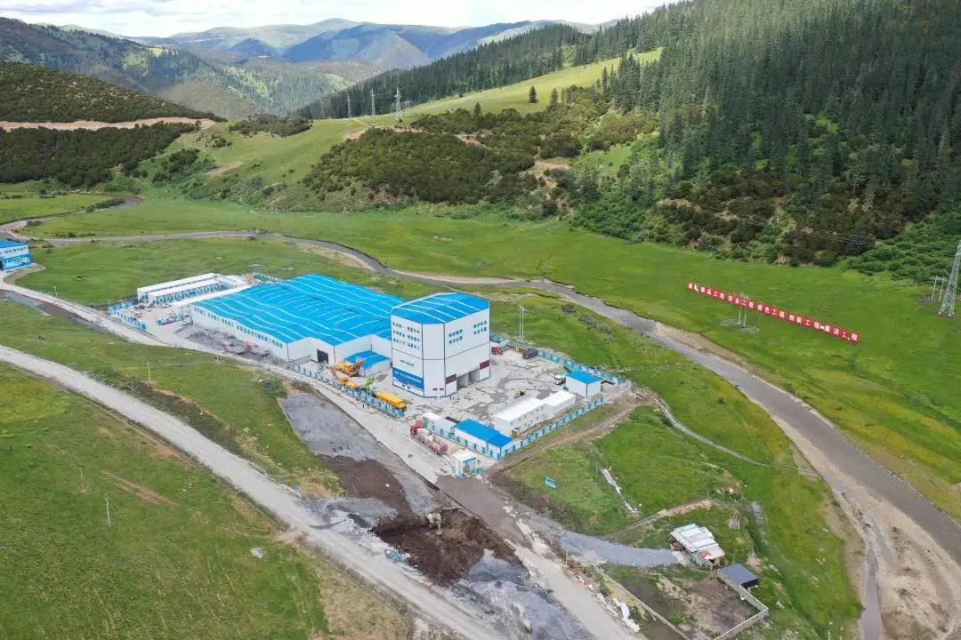 “站”立高原！徐工攪拌站助力川藏線建設(shè)！