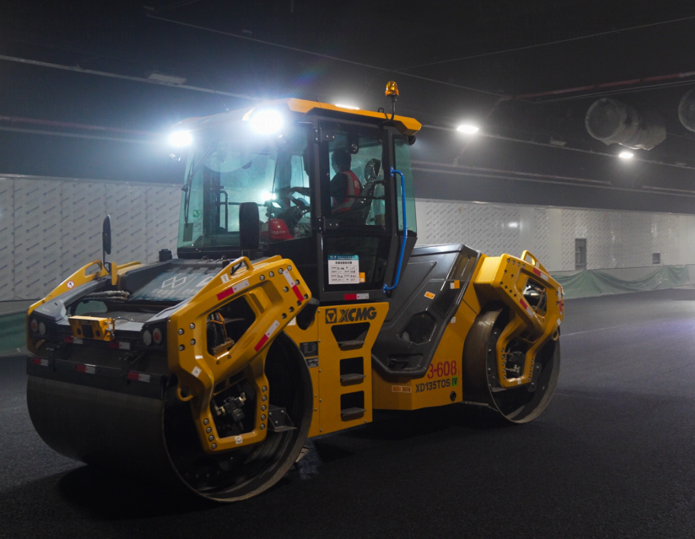 粵港澳大灣區(qū)，徐工道路機械現(xiàn)身又一超級工程