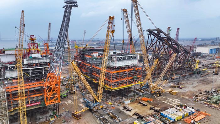 【全球之履】總重37000噸！徐工履帶兄弟團助力大型深水導管架建設