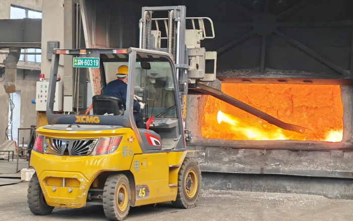 真金不怕火煉，徐工重載孔雀叉車威武霸氣！