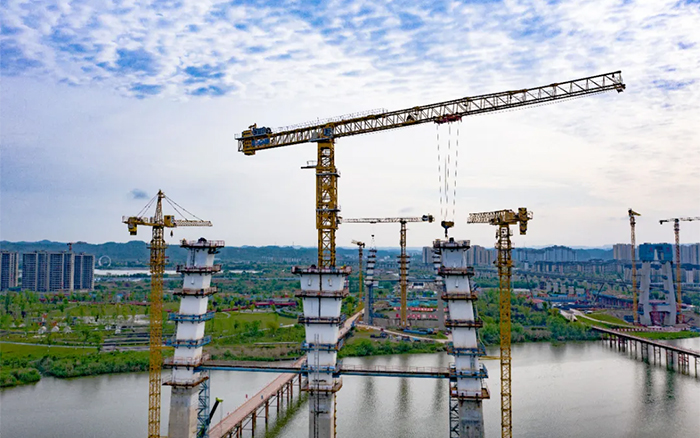 助力涪江兩岸“雙向奔赴”，徐工群塔顯身手！