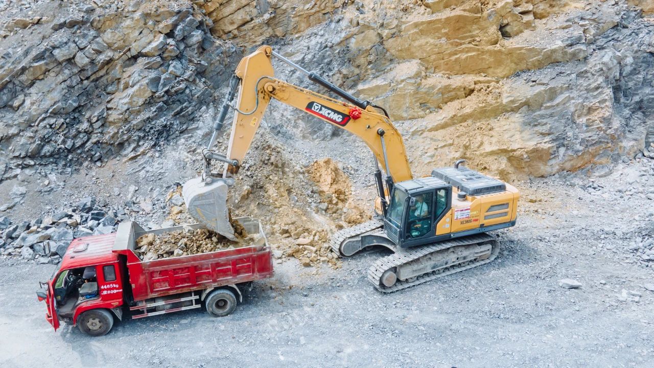 徐工XE380G PRO：掘金王者，超能裝