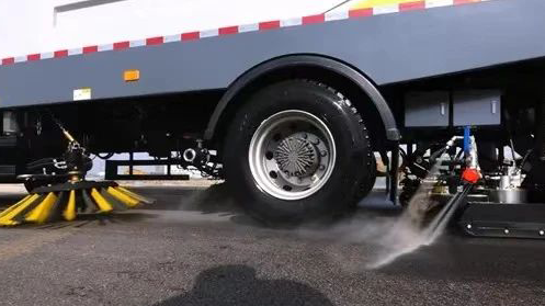 全力以“復(fù)”洗城清淤，徐工在行動(dòng)！