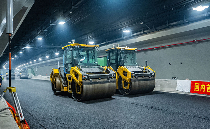 【智能化】全國首次，徐工“黑科技”無人攤鋪大秀！