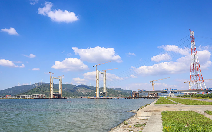 “牽手”群島！徐工塔機助力世界級跨海連島工程刷新“進度條”