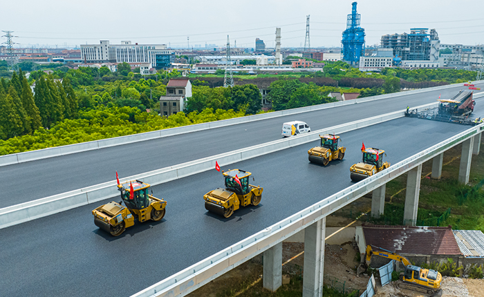揭秘！常泰長江大橋如何實現(xiàn)超寬橋面“一鍵鋪平”？