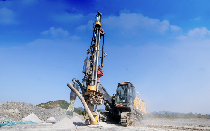露天礦山，礦主們愛用徐工潛孔鉆！
