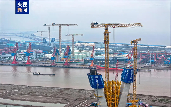 央視聚焦！徐工超大塔助建世界級橋梁工程！