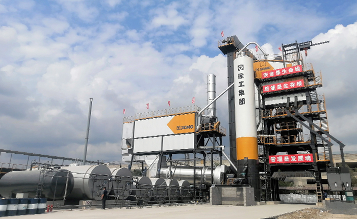 徐工4000型瀝青站 在鶴大高速大顯身手！