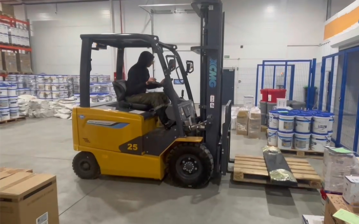 徐工新能源叉車賦能哈薩克斯坦阿拉木圖倉(cāng)庫