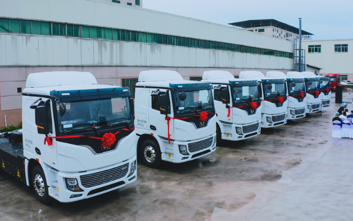 預(yù)見“梅”好！百臺(tái)徐工底置充電牽引車奔赴廣東梅州