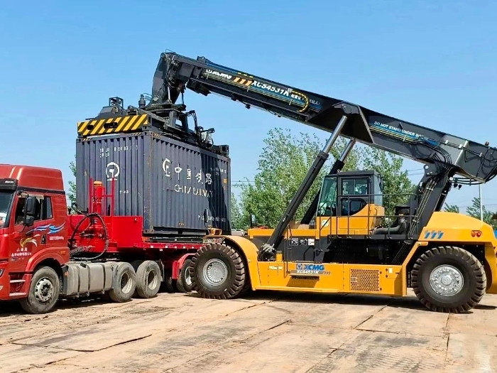 高效正面吊——散裝物料裝卸、輸送解決方案專家！