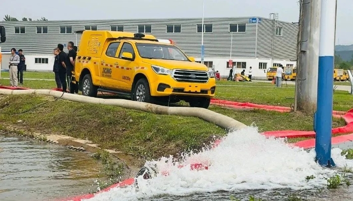 聚焦“大安全大應(yīng)急”，徐工參加防汛搶險實戰(zhàn)演練