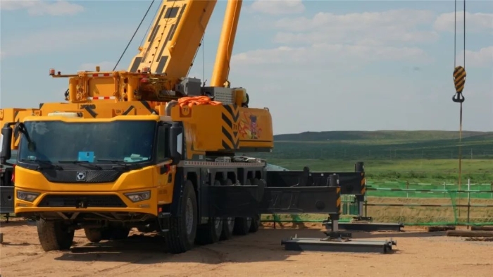 穩(wěn)鉤定乾坤！徐工G2代XCA200G8-1決勝風電基礎吊裝