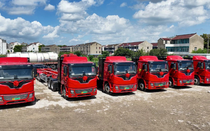 綠色物流再提速，徐工新能源牽引車批量入港！