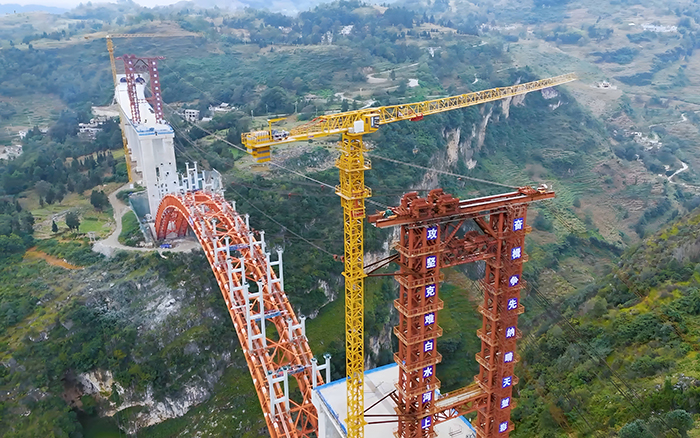 橋接黔西北 雙塔連山澗 徐工塔機奮戰(zhàn)白水河特大橋