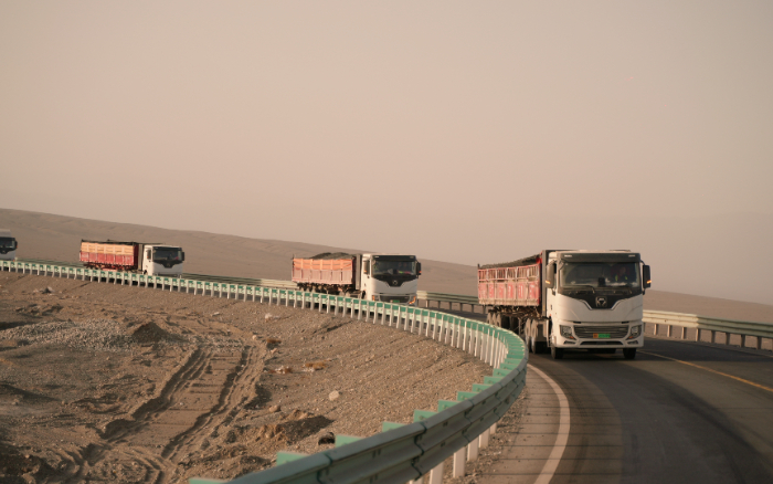 煤海逐綠！徐工新能源牽引車書寫煤炭運(yùn)輸綠色答卷
