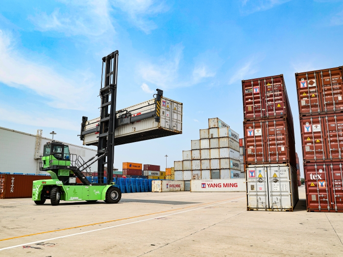 賽場(chǎng)競(jìng)鋒芒！“徐工杯”堆高機(jī)操作員技能大賽見證“真功夫”