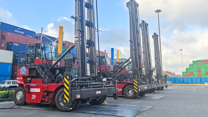 逐綠向新，東方大港涌動(dòng)“徐工純電力量”！