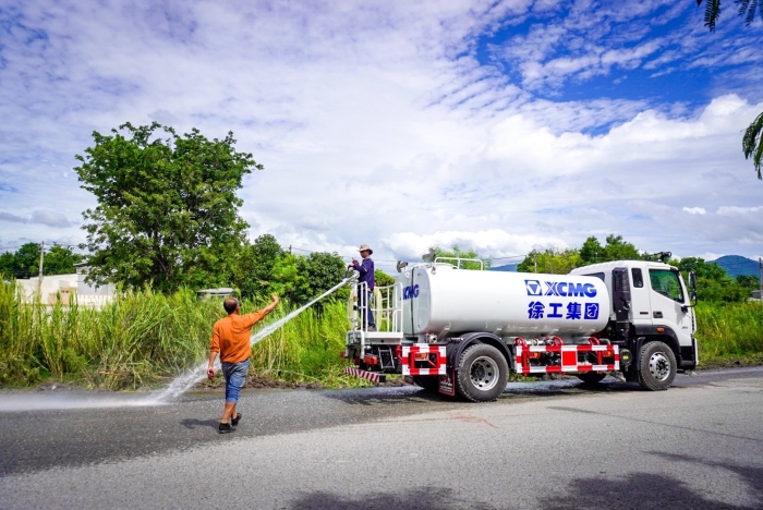 徐工10方灑水車(chē)：泰國(guó)“熱土”上的綠色降溫使者