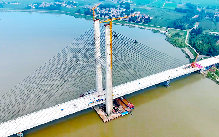 順利合龍！雙塔助建國內最大跨徑組合梁獨塔斜拉橋