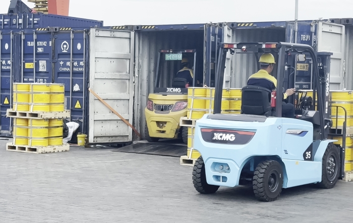徐工雙系列叉車硬核助力！寧夏鐵路貨運(yùn)站跑出高效運(yùn)輸加速度