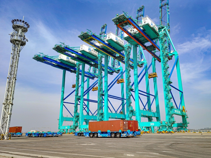 百臺(tái)集群，百萬箱量！徐工AGV打造智慧港口“中國(guó)標(biāo)桿”