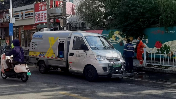 徐州這條網(wǎng)紅巷的“臉面”，竟被這臺(tái)車(chē)承包了？！