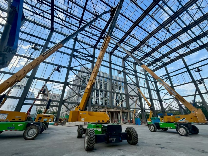 助力“中國智造”！徐工8臺高米數(shù)電動直臂高空作業(yè)平臺會戰(zhàn)北京火箭大街