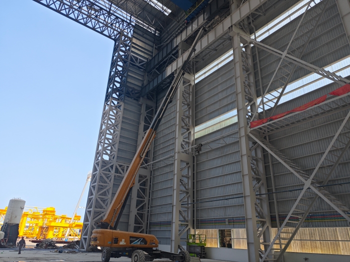 52米“巨臂”顯神通！徐工純電動高空作業(yè)平臺高效攻堅藍水海洋車間擴建