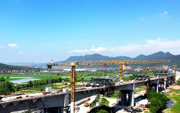 凌空起舞，飛跨南北！徐工群塔助建浙江“詩畫走廊”