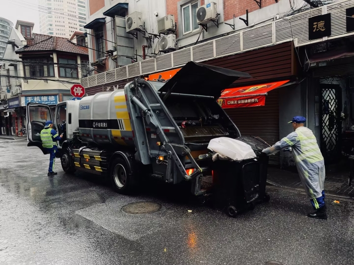 南京東路人流如織垃圾多？徐工XGH5120ZYSXBEV：輕松搞定！