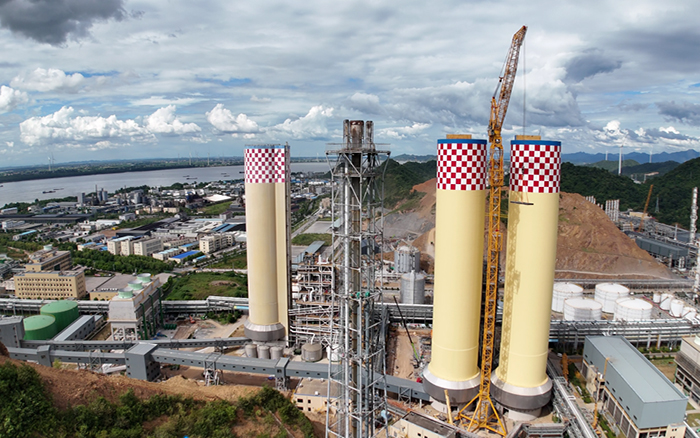 刷新紀錄！徐工 XGL3300-220S動臂塔機化工吊裝顯神威