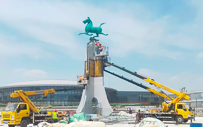 西北樞紐迎高峰！ 蘭州中川機(jī)場高空建設(shè)“顏值功臣”是徐工