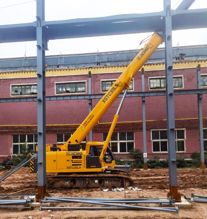 擎臂破泥濘，穩(wěn)力定乾坤！XGTC30L5攻堅泥沼鋼結(jié)構(gòu)吊裝