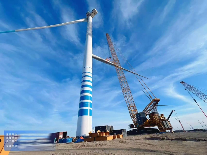 大國重器顯擔當——XLC18000M征戰(zhàn)戈壁灘，125米高空精準托起10兆瓦風電巨擘！