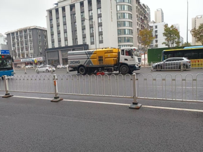 六年品質(zhì)見(jiàn)證硬核實(shí)力，徐工18噸洗掃車(chē)獲當(dāng)?shù)乜蛻酎c(diǎn)贊！