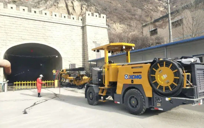 掘進(jìn)鐵礦！徐工掘進(jìn)鉆車硬核施工