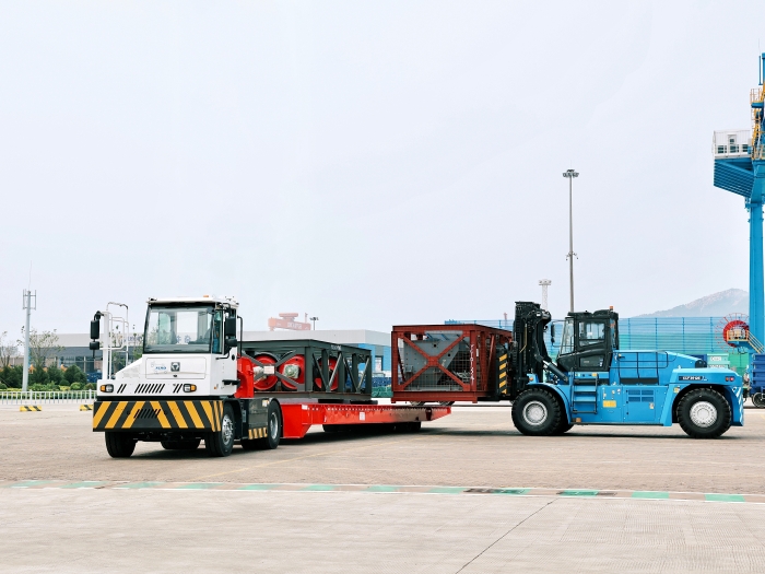 千里之外“秀操作”！徐工遠(yuǎn)控港機(jī)集群carry全場(chǎng)