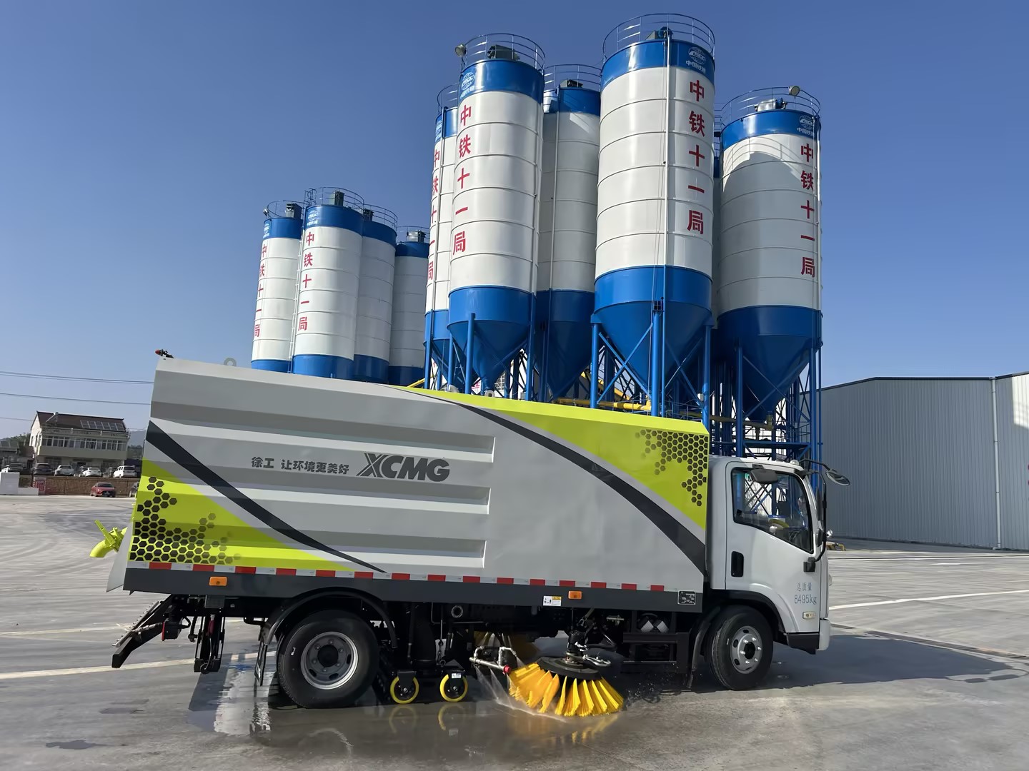 徐工8噸洗掃車“上崗”，助力合肥環(huán)境更美好