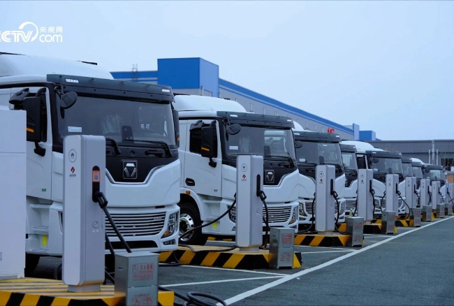 在中國物流之都，徐工超充重卡“15分鐘滿電”