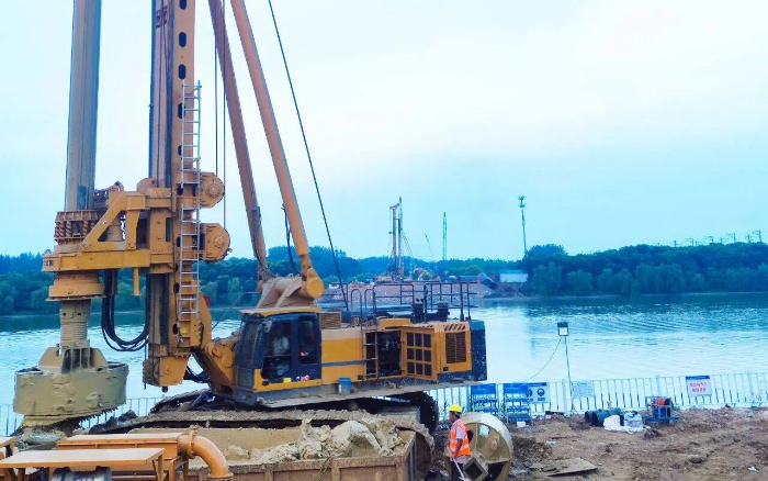 近3000根樁基，徐工旋挖機(jī)群聯(lián)合作業(yè)效率高