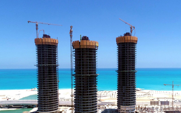 地中海岸，徐工塔機(jī)成群矗立！這畫面絕美～