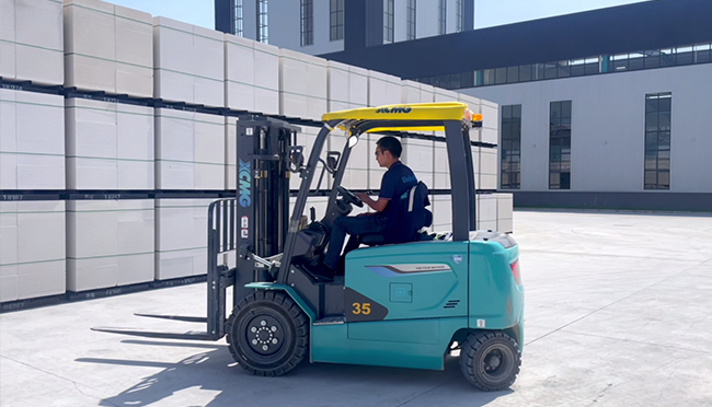 【客戶證言】與“鋰”同行，綠動未來！徐工電動叉車圈粉客戶